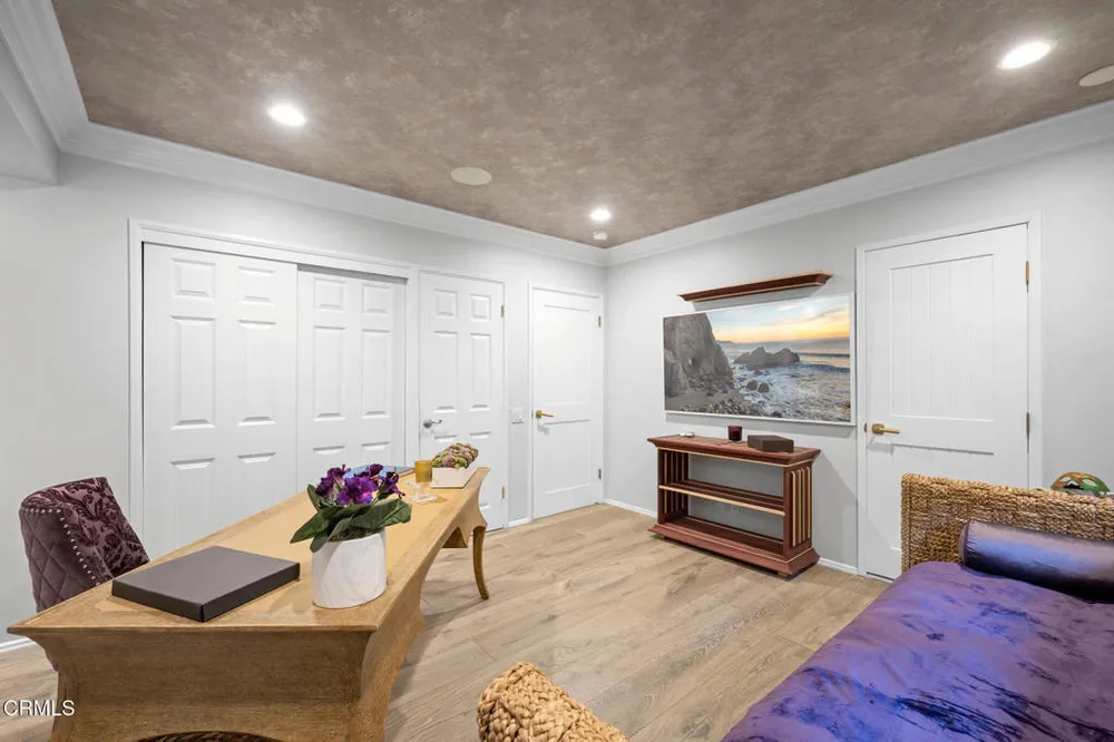 525 Berkshire Ave, La Canada Flintridge, CA 91011