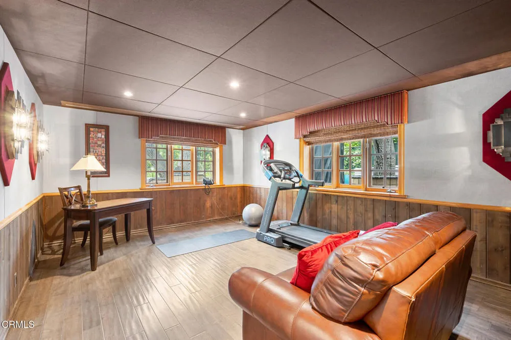 525 Berkshire Ave, La Canada Flintridge, CA 91011