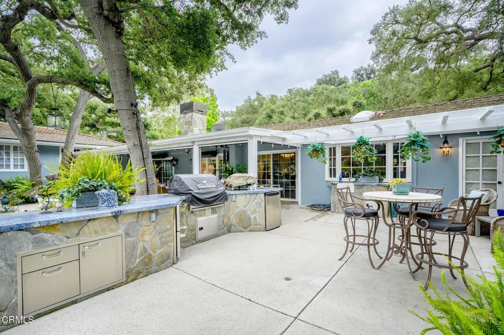 525 Berkshire Ave, La Canada Flintridge, CA 91011