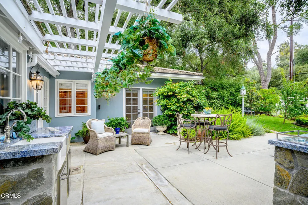 525 Berkshire Ave, La Canada Flintridge, CA 91011