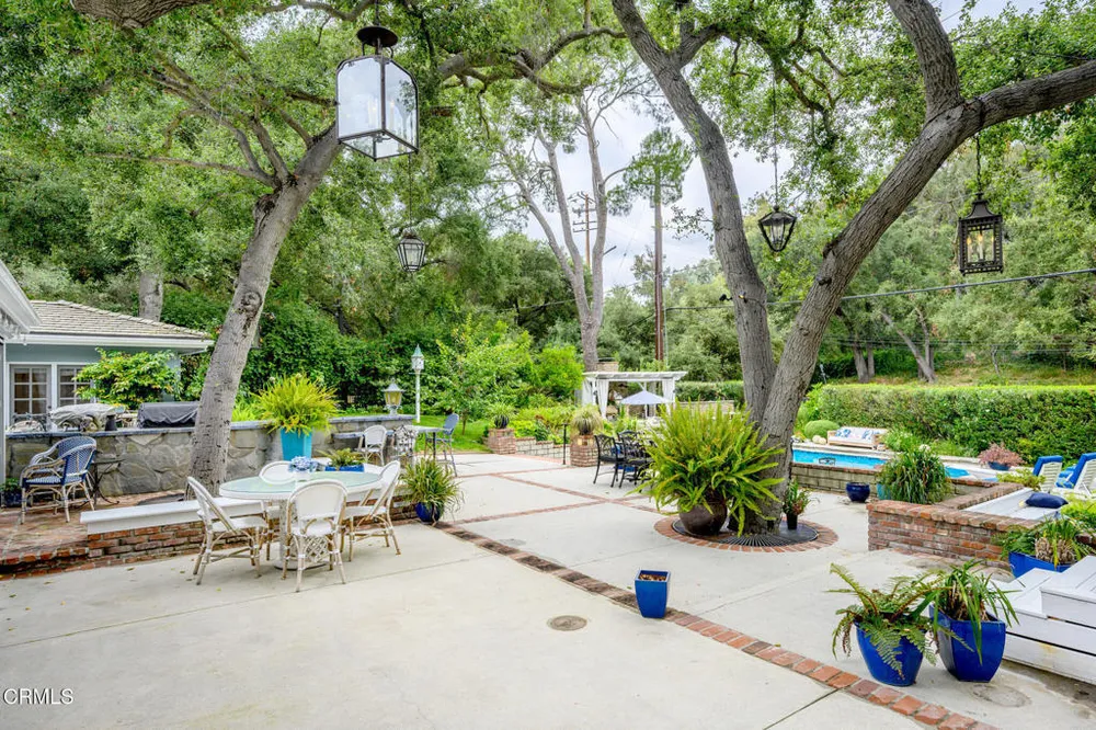 525 Berkshire Ave, La Canada Flintridge, CA 91011