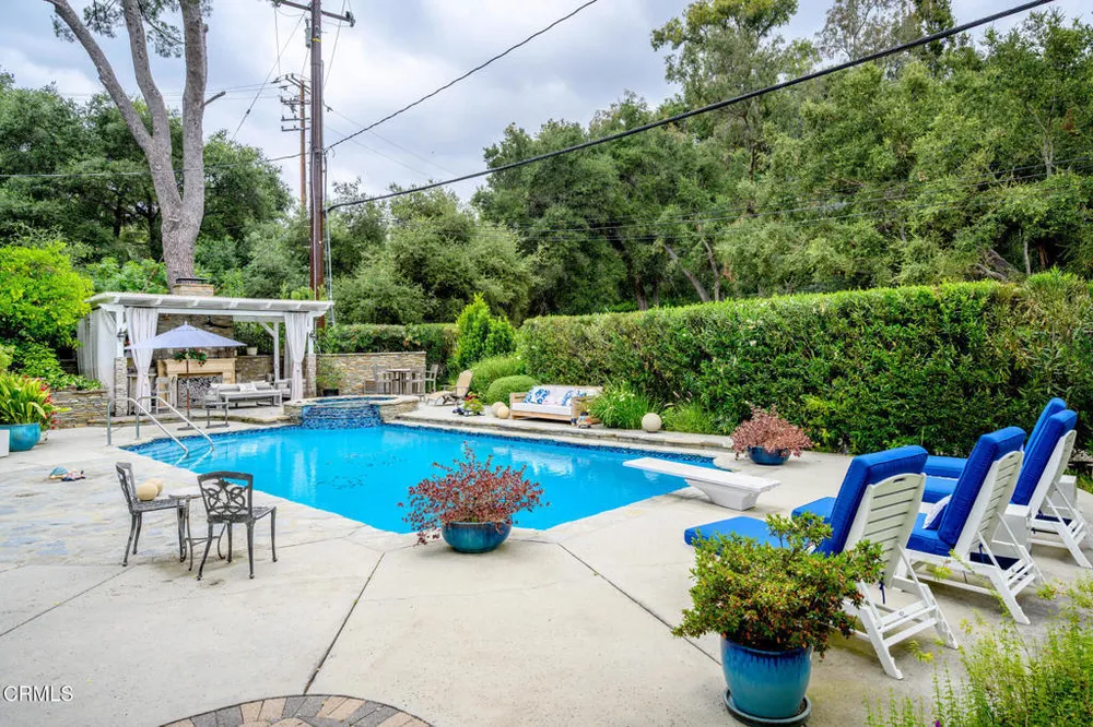 525 Berkshire Ave, La Canada Flintridge, CA 91011
