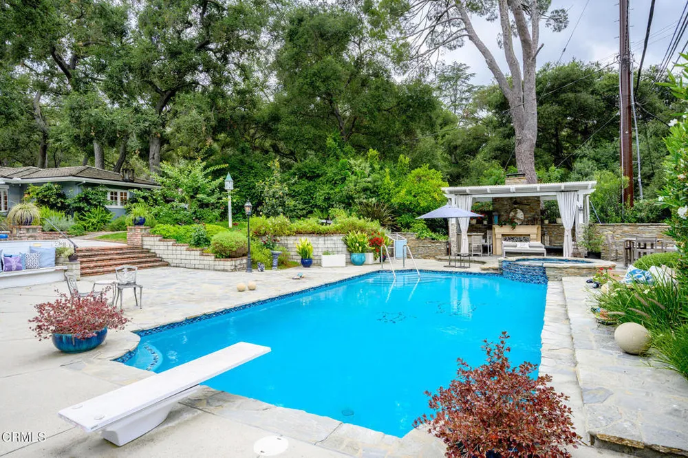 525 Berkshire Ave, La Canada Flintridge, CA 91011