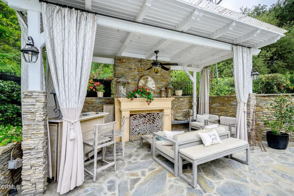 525 Berkshire Ave, La Canada Flintridge, CA 91011