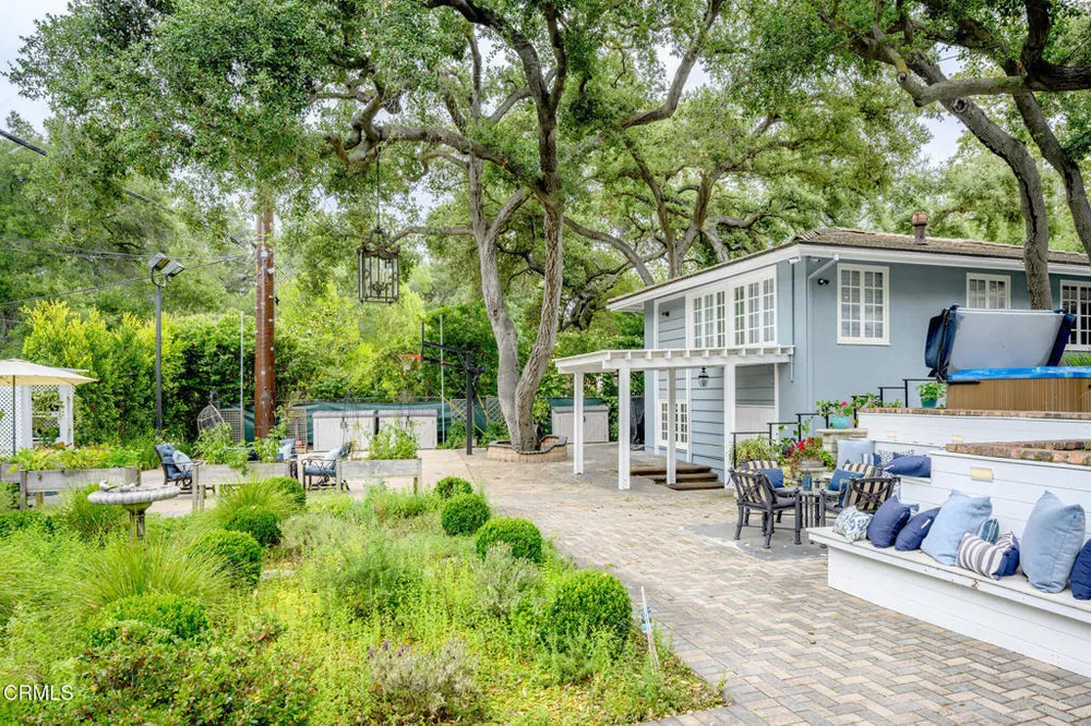 525 Berkshire Ave, La Canada Flintridge, CA 91011