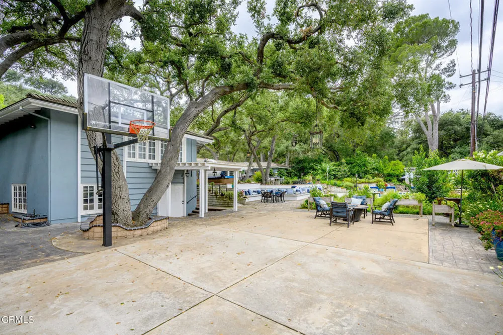 525 Berkshire Ave, La Canada Flintridge, CA 91011