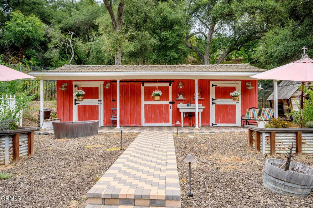 525 Berkshire Ave, La Canada Flintridge, CA 91011