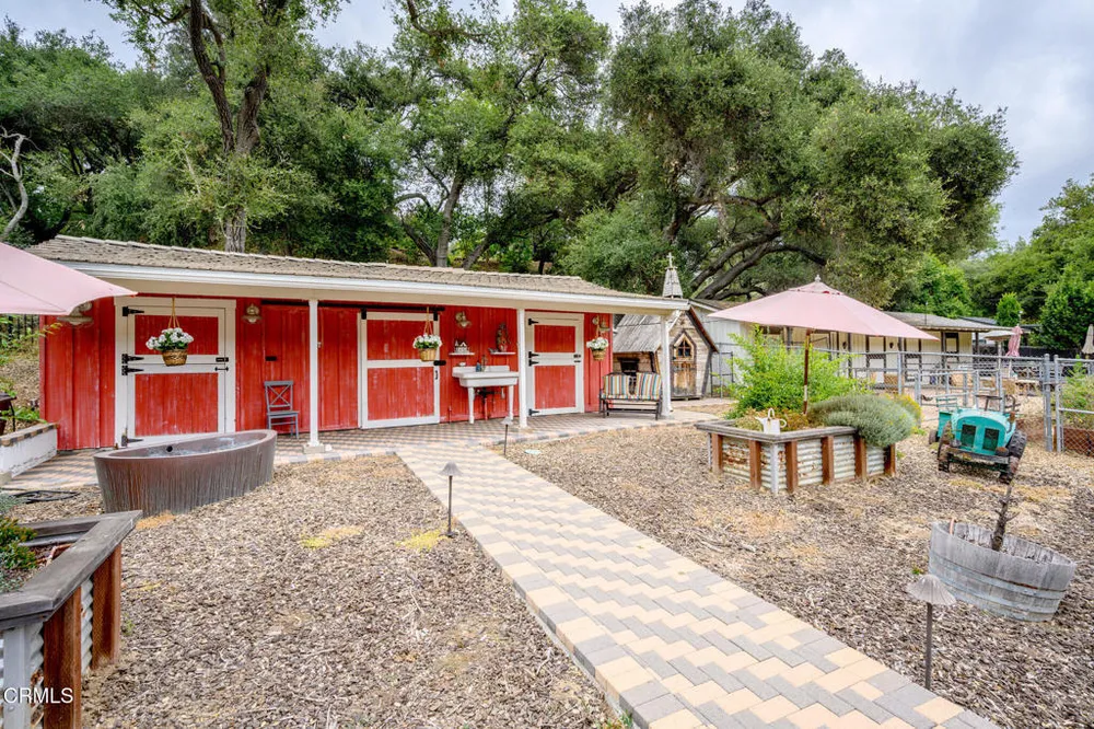 525 Berkshire Ave, La Canada Flintridge, CA 91011