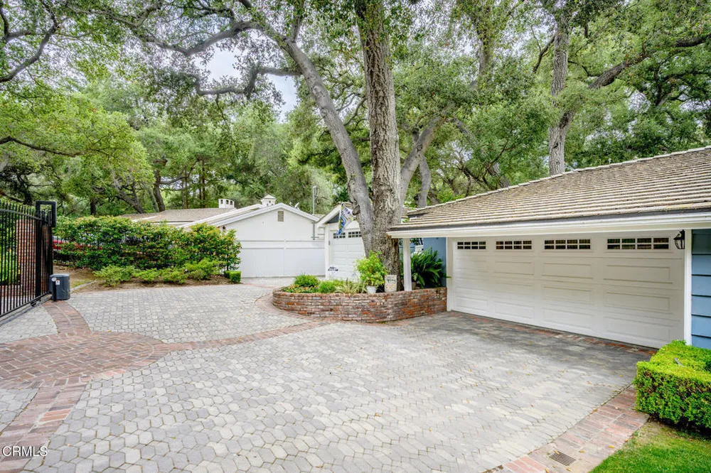 525 Berkshire Ave, La Canada Flintridge, CA 91011