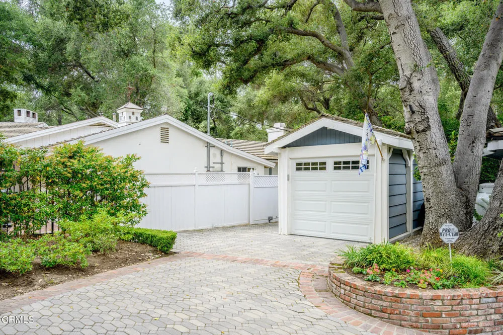 525 Berkshire Ave, La Canada Flintridge, CA 91011