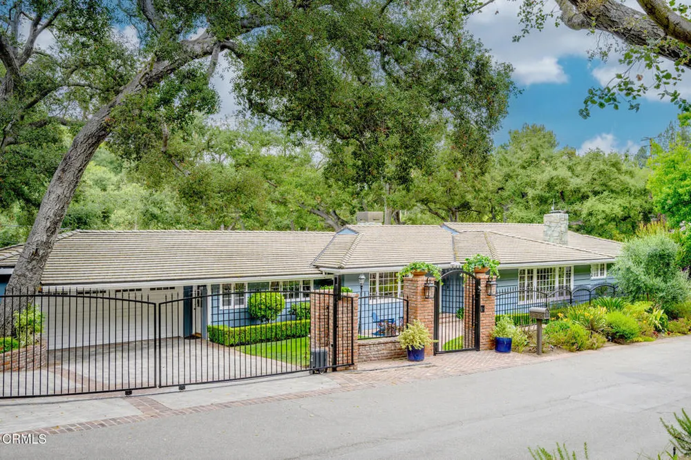 525 Berkshire Ave, La Canada Flintridge, CA 91011