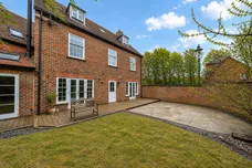 The Willows, Billingshurst, RH14 photo 4