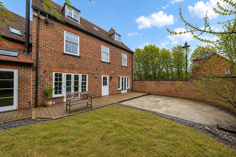 The Willows, Billingshurst, RH14 photo 4
