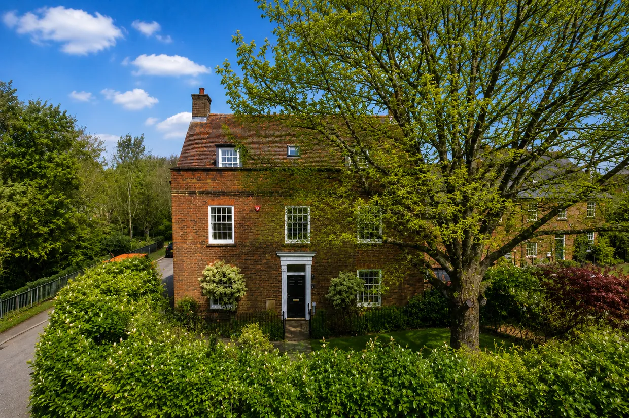 The Willows, Billingshurst, RH14 photo 1