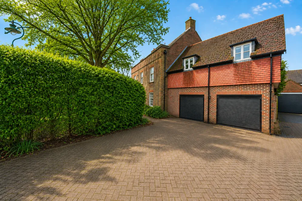 The Willows, Billingshurst, RH14 photo 2