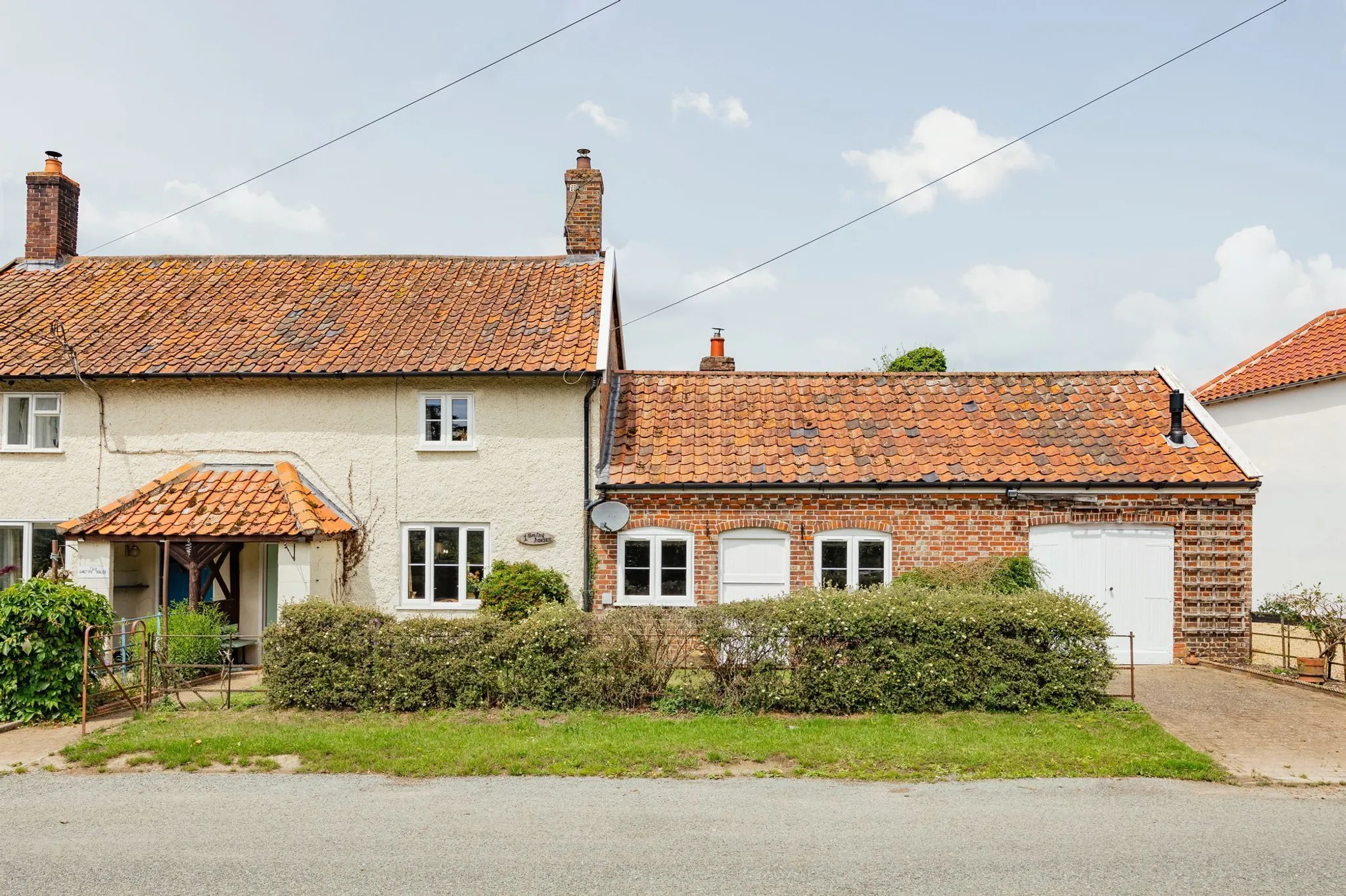 Chain Free Characterful Cottage In Thompson