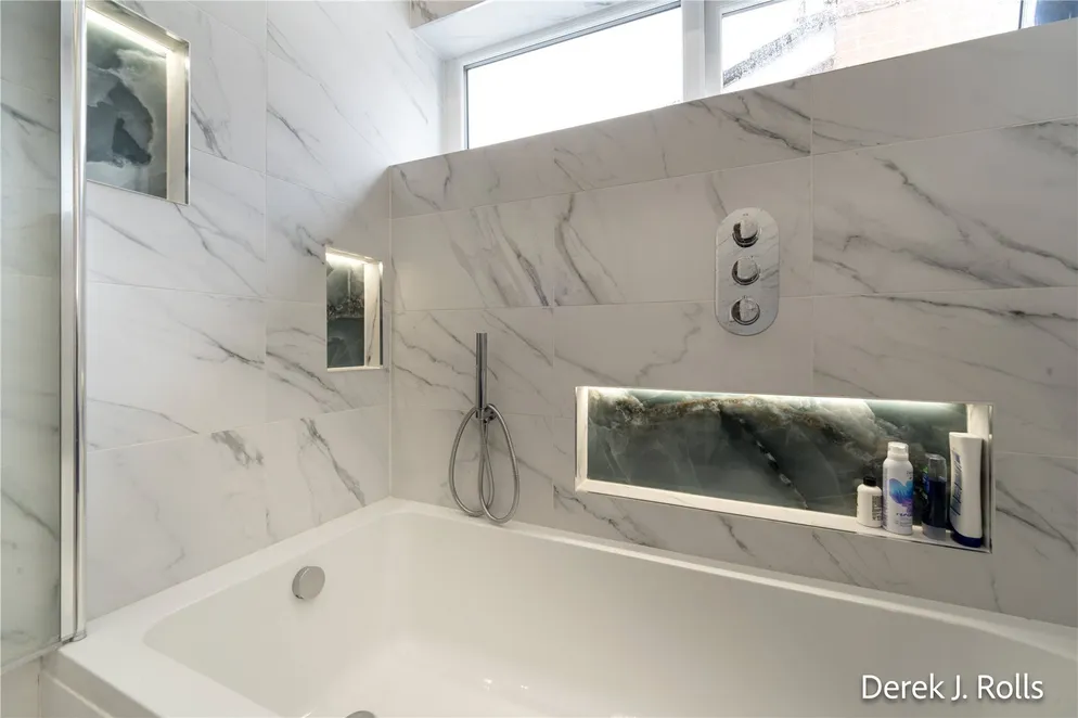 Property carousel item 25