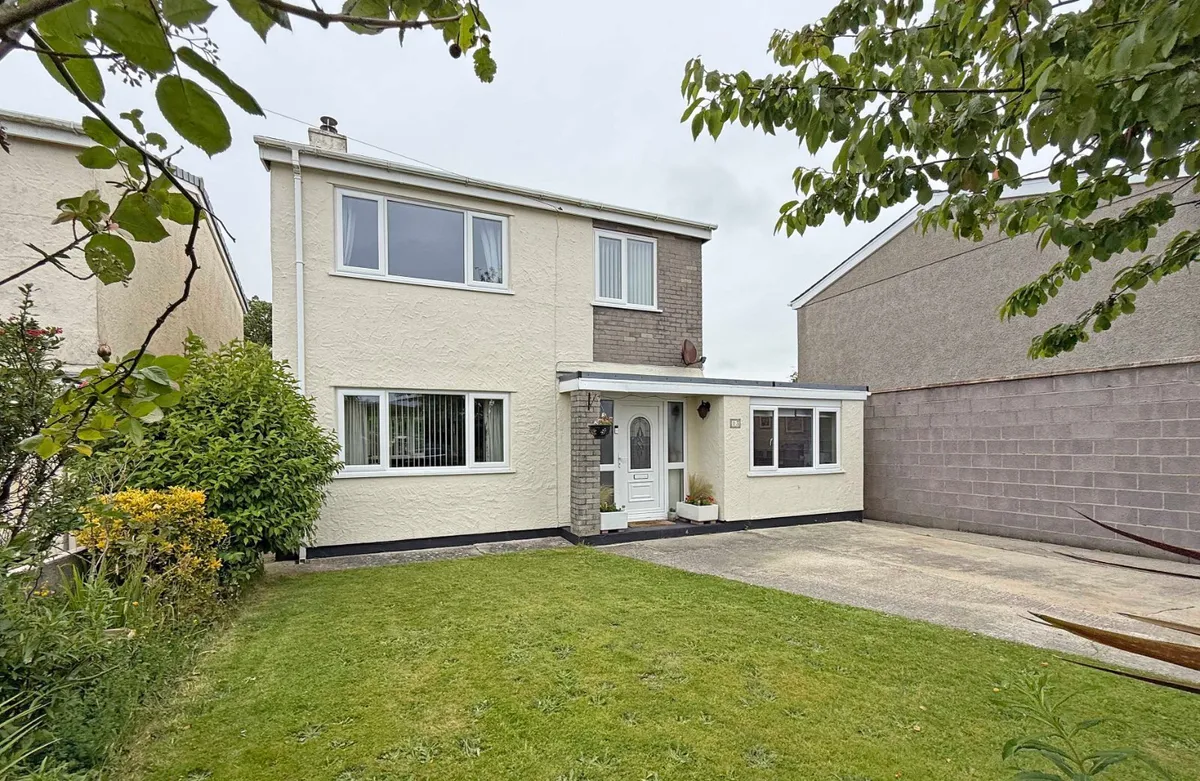 Roe Buck Estate, Llanfachraeth, Holyhead, Isle of Anglesey, LL65