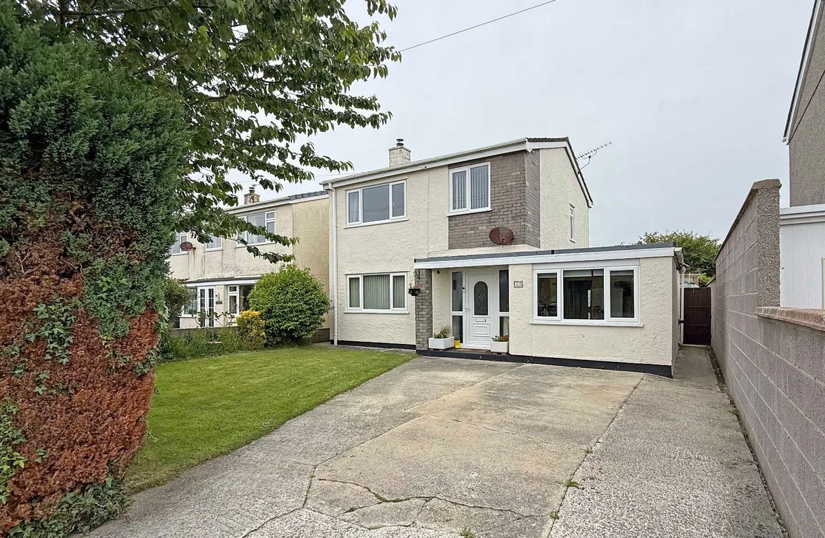 Roe Buck Estate, Llanfachraeth, Holyhead, Isle of Anglesey, LL65