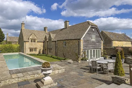 Saintbury, Broadway, WR12