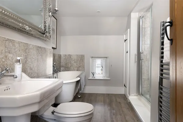 Saintbury, Broadway, WR12 photo 9