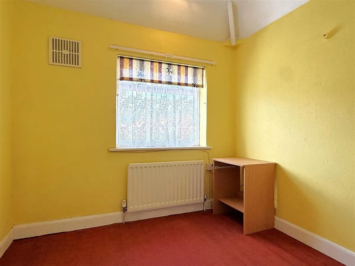 Cadle Road, Low Hill