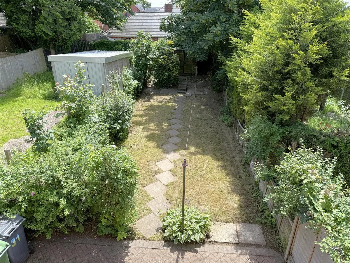Cadle Road, Low Hill