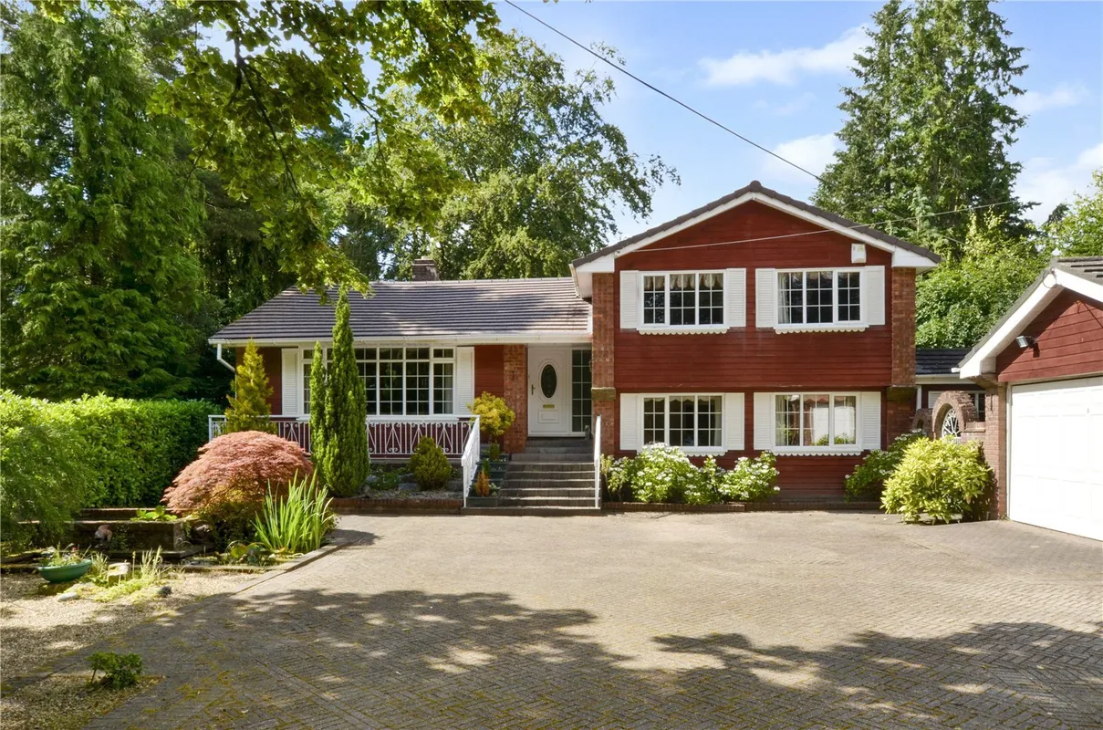 Moorside Road, West Moors, Ferndown, Dorset, BH22