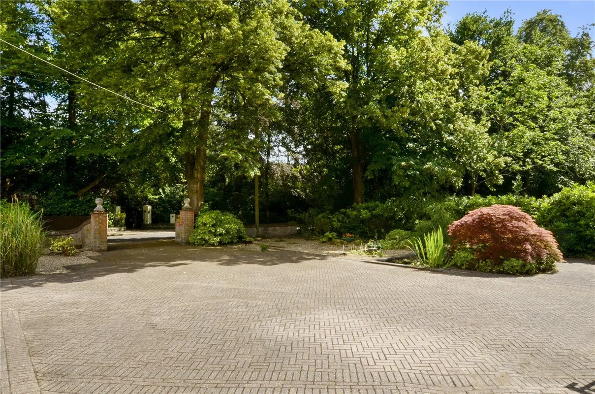 Moorside Road, West Moors, Ferndown, Dorset, BH22