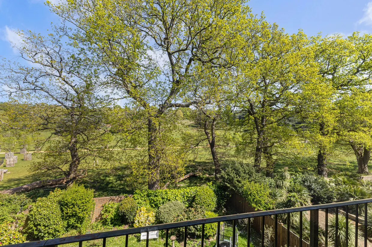 Cedar Heights, Richmond, TW10 photo 17