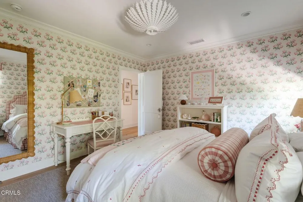 5120 Hayman Ave, La Canada Flintridge, CA 91011