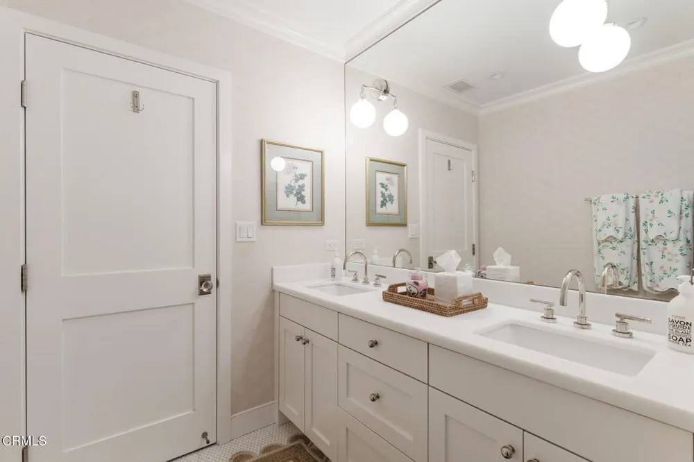 5120 Hayman Ave, La Canada Flintridge, CA 91011