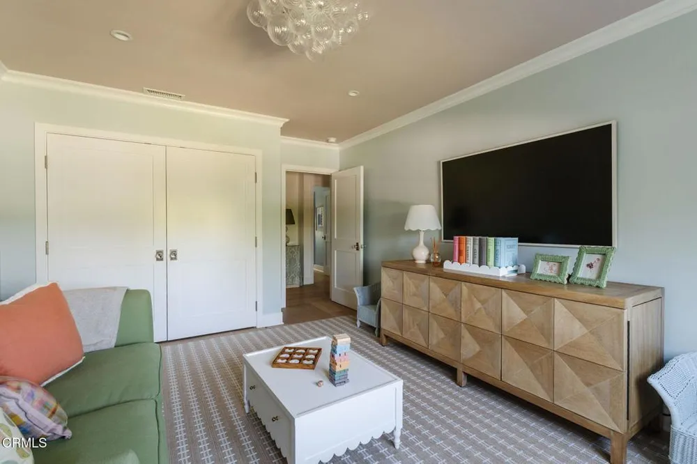 5120 Hayman Ave, La Canada Flintridge, CA 91011