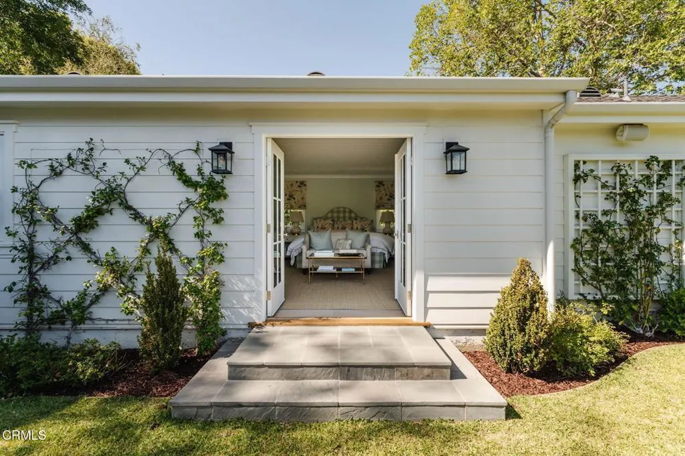 5120 Hayman Ave, La Canada Flintridge, CA 91011