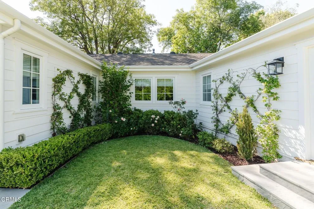 5120 Hayman Ave, La Canada Flintridge, CA 91011
