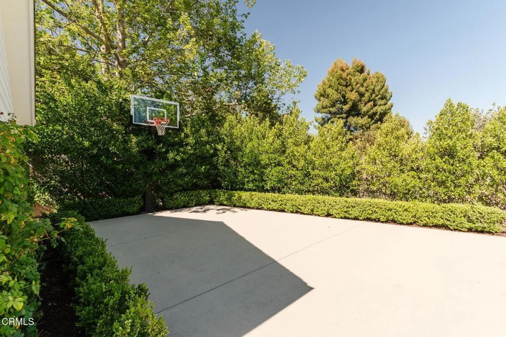5120 Hayman Ave, La Canada Flintridge, CA 91011