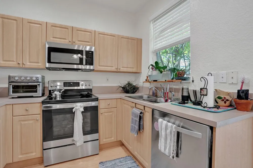 11646 NW 47th Dr, Coral Springs, FL 33076