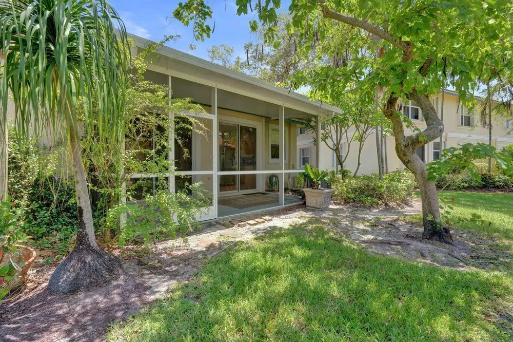 11646 NW 47th Dr, Coral Springs, FL 33076