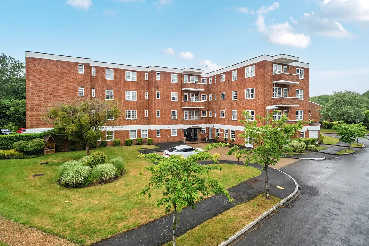 Bulstrode Court, Gerrards Cross, SL9 photo 1