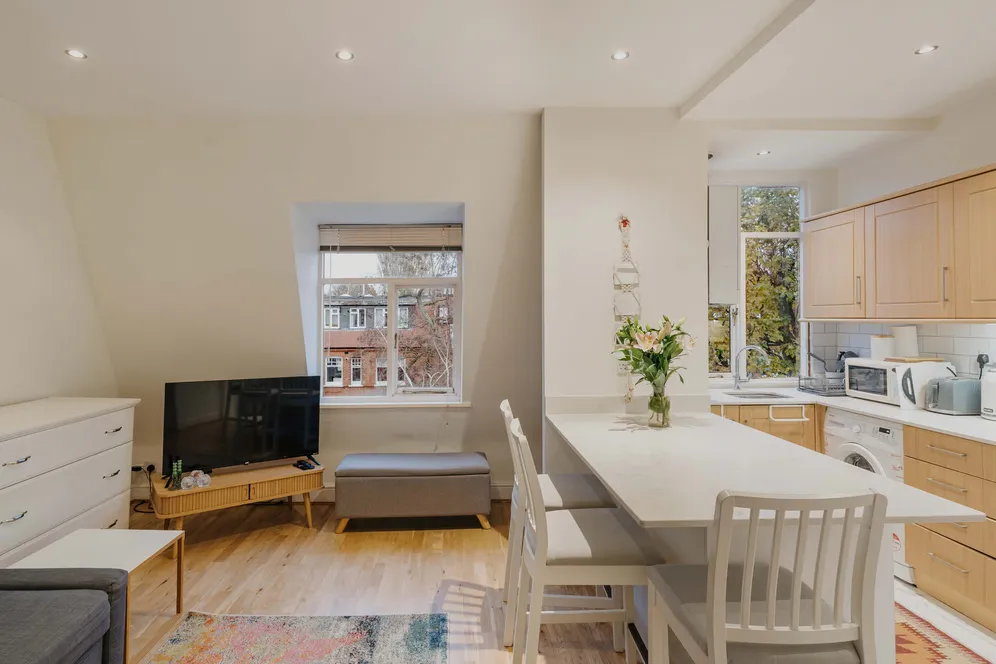 Greencroft Gardens, London, NW6 photo 8