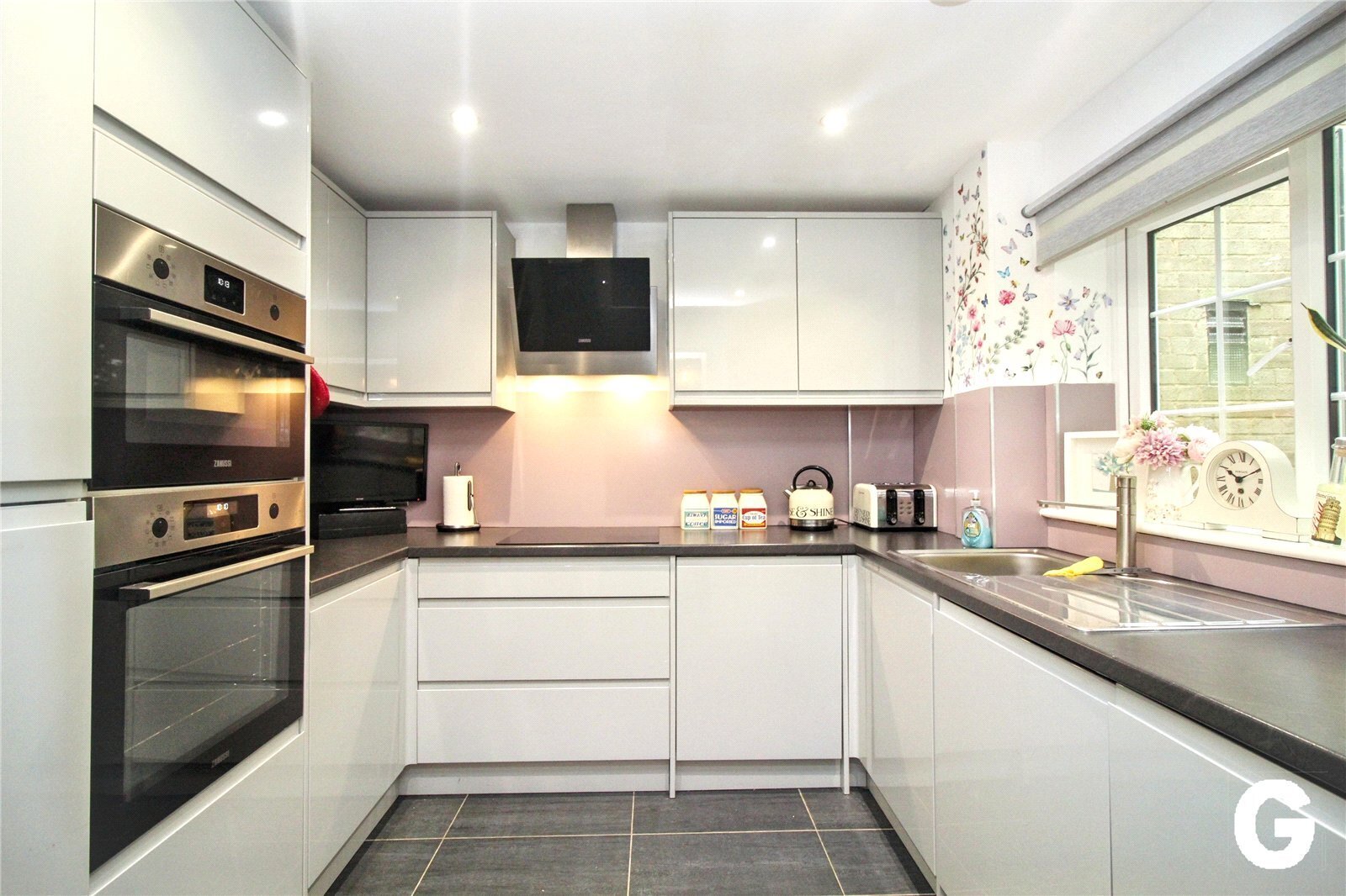 Orchard Mount, Ringwood, BH24 Image 3