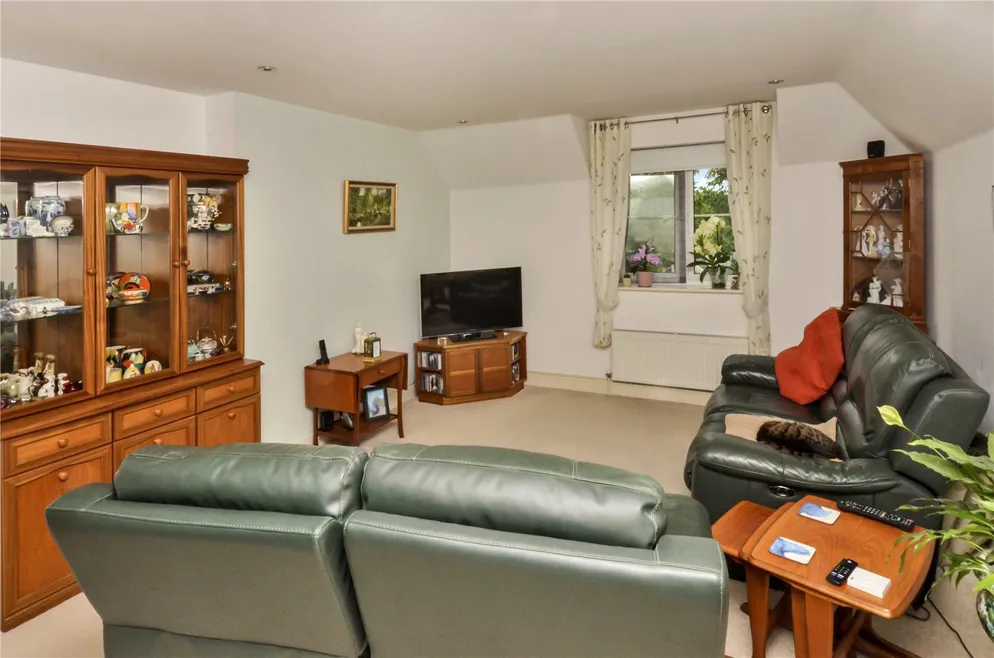 Property carousel item 4