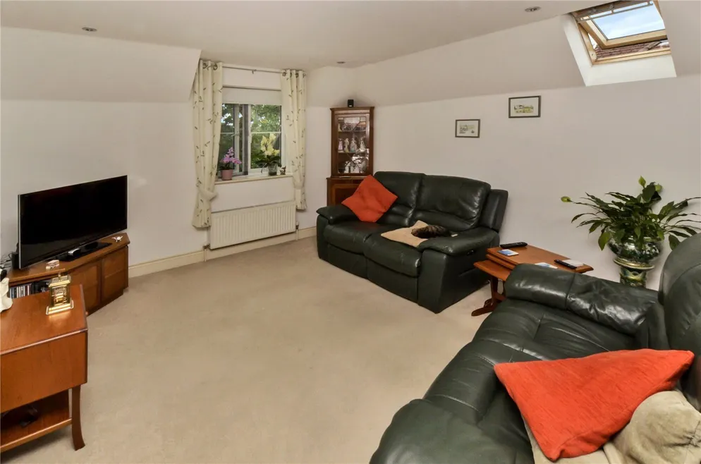 Property carousel item 5
