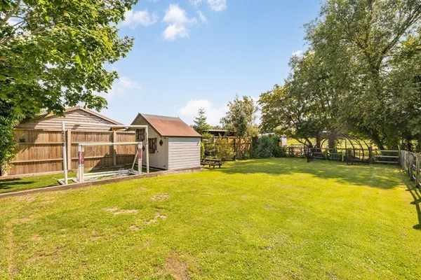 Moor Lane, Staines-Upon-Thames, TW19 photo 8