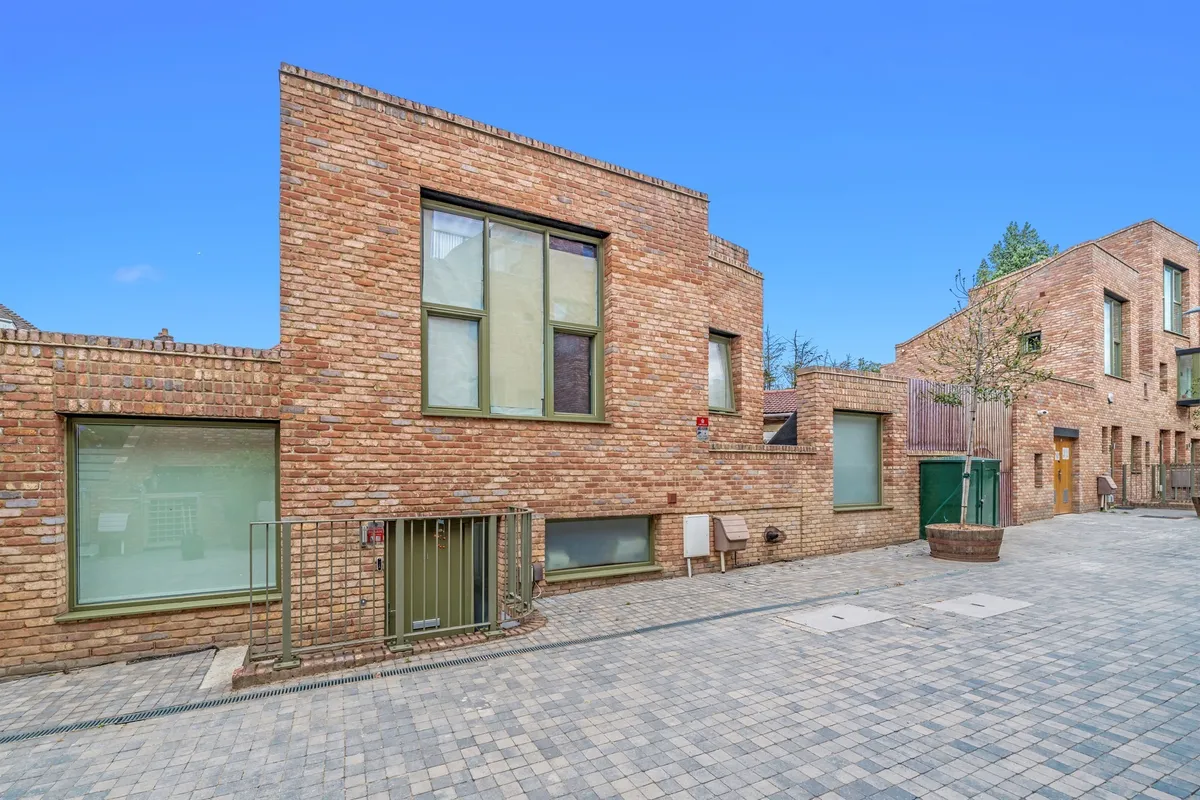 Edgewood Mews, London