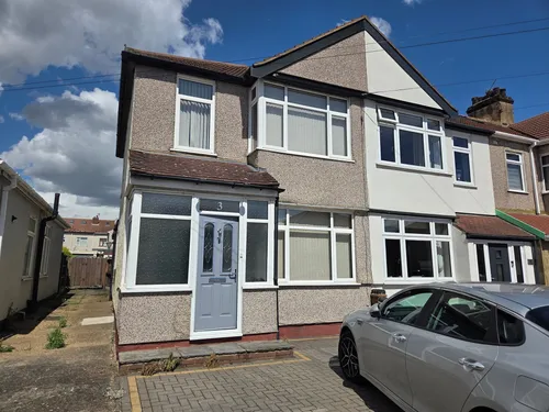 Wilfred Avenue, RAINHAMphoto