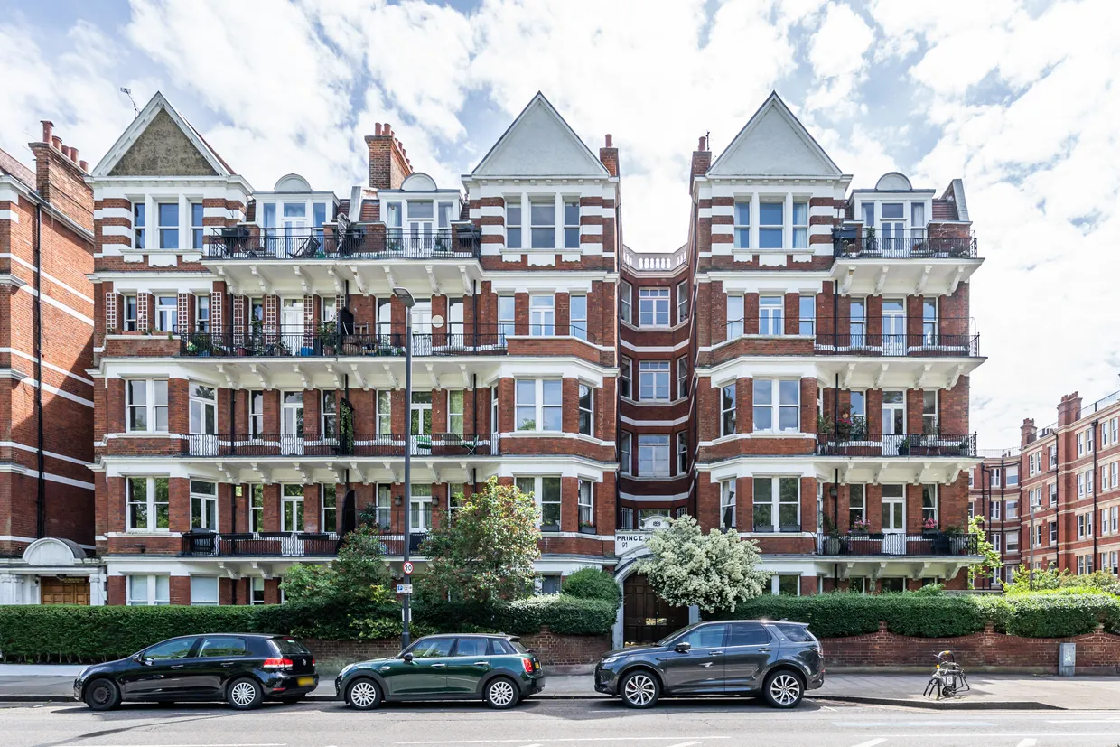Prince Of Wales Drive, London, SW11 photo 2