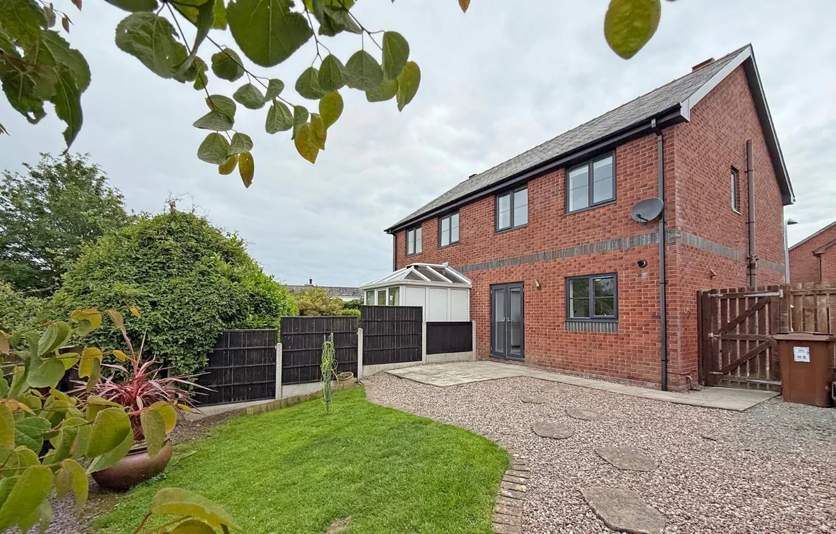 Maes Meddyg, Caernarfon, Gwynedd, LL55