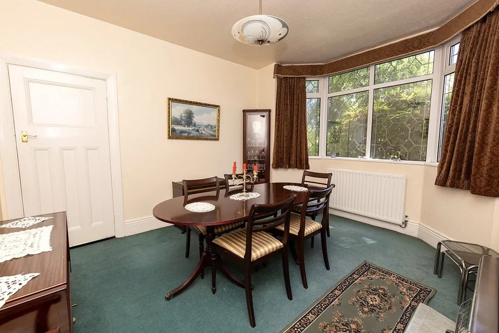 Property carousel item 4
