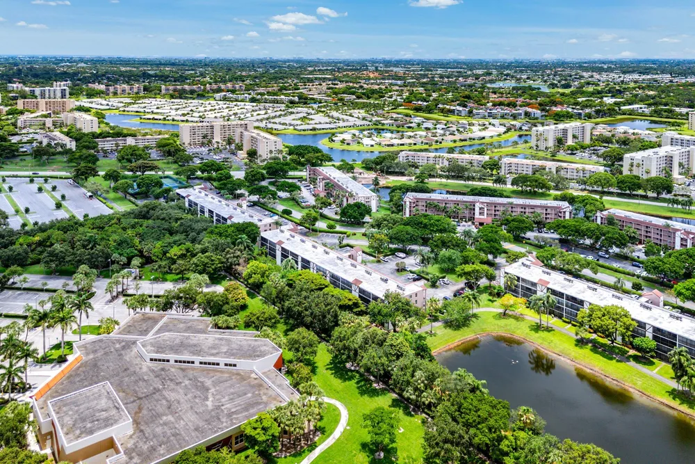 7301 Amberly Ln, Delray Beach, FL 33446